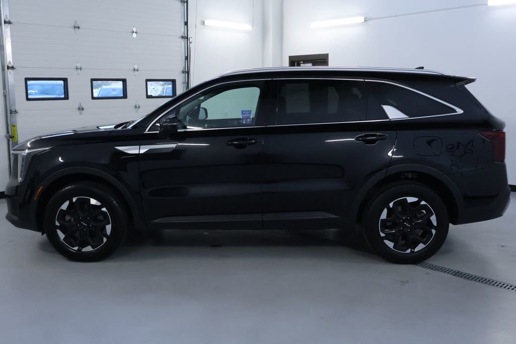 Used 2024 Kia Sorento S image 4