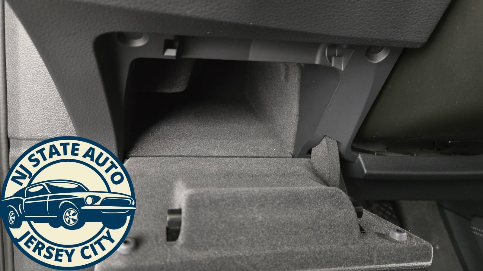 Used 2022 Audi e-tron Premium w/ Convenience Plus Package image 26