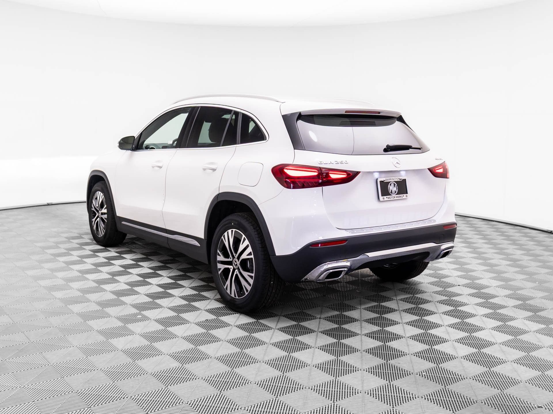 New 2025 Mercedes-Benz GLA 250 4MATIC image 3