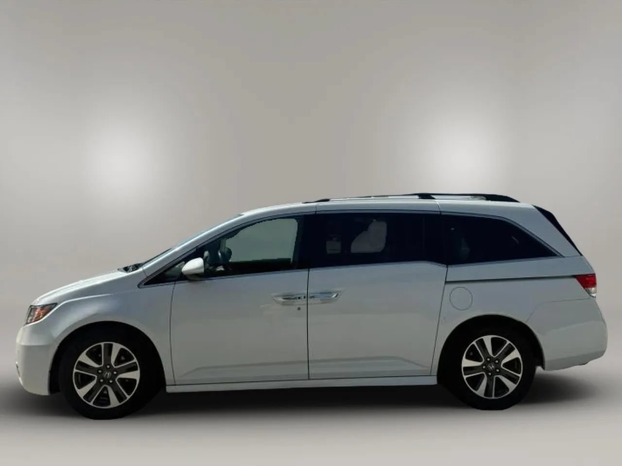 Used 2015 Honda Odyssey Touring image 4