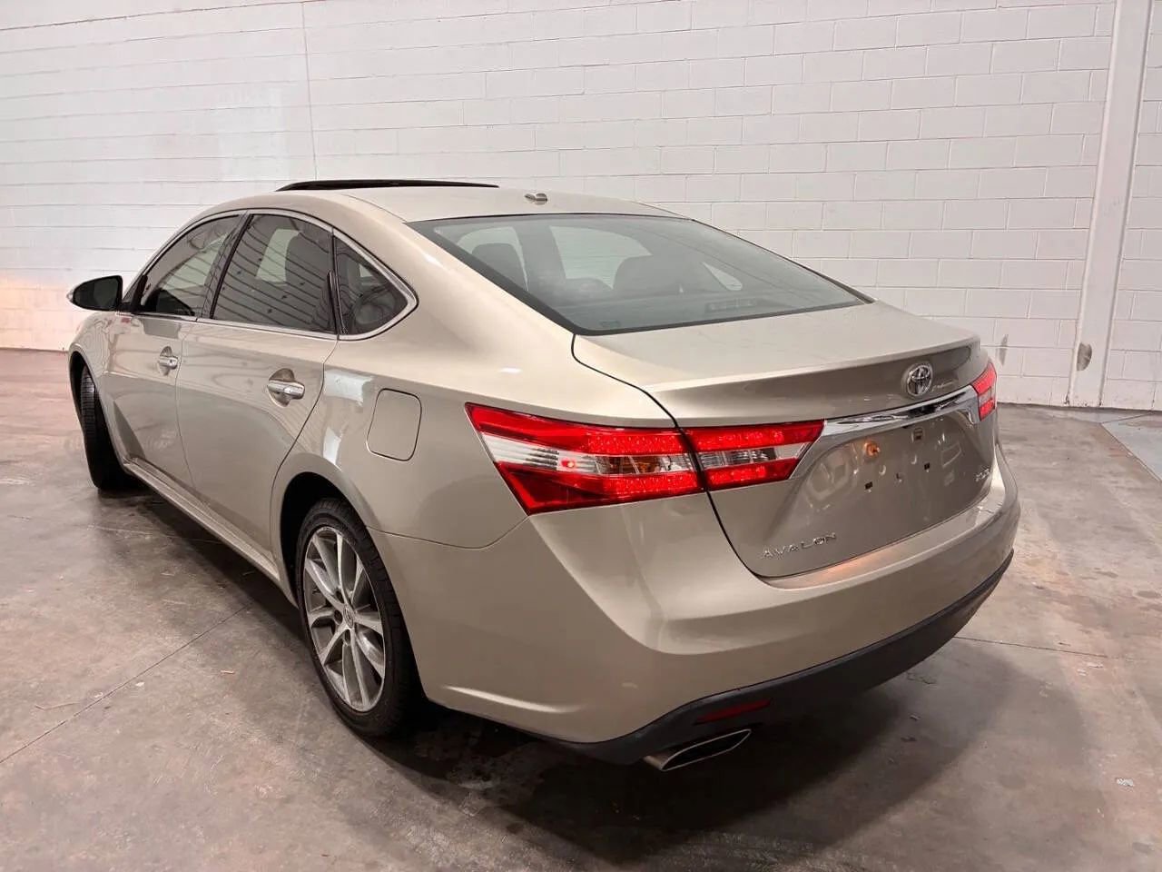 Used 2014 Toyota Avalon XLE Touring image 6
