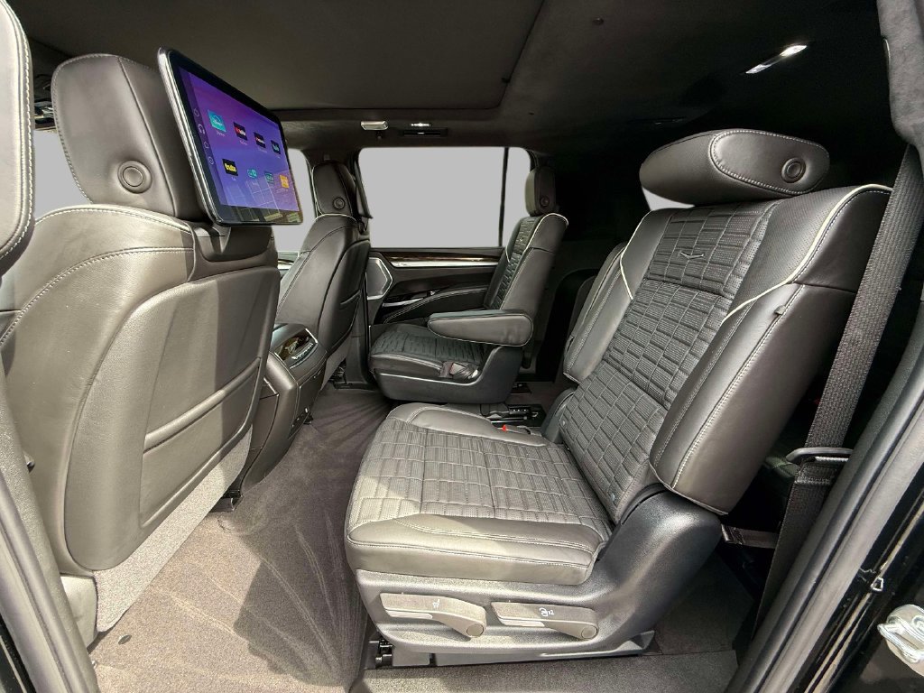 Certified 2025 Cadillac Escalade ESV Premium Luxury Platinum AWD/4WD image 20