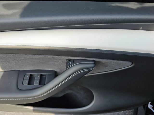 Used 2024 Tesla Model Y Performance image 20