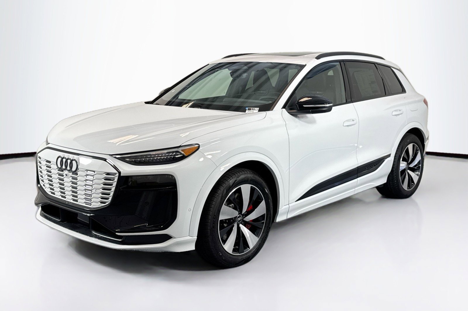 New 2025 Audi SQ6 e-tron Prestige AWD/4WD image 1