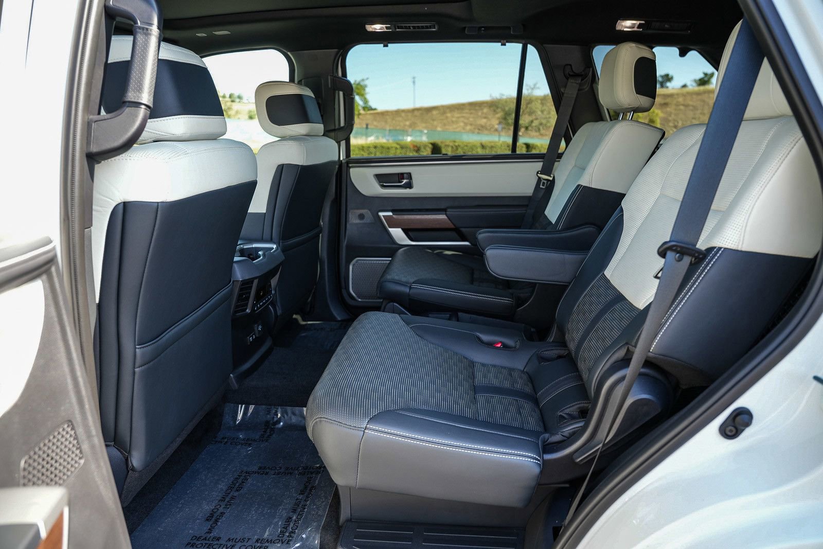 Used 2025 Toyota Sequoia Capstone AWD/4WD image 18