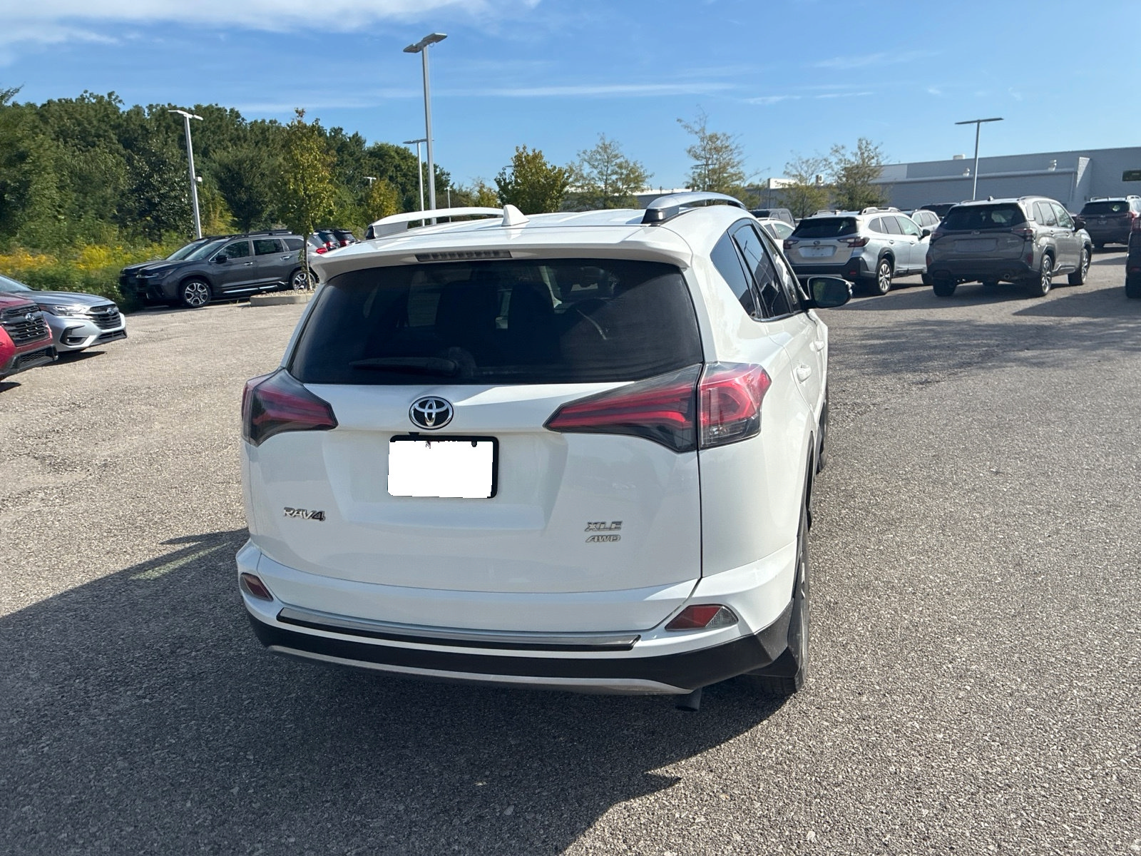 Used 2018 Toyota RAV4 XLE AWD/4WD image 16