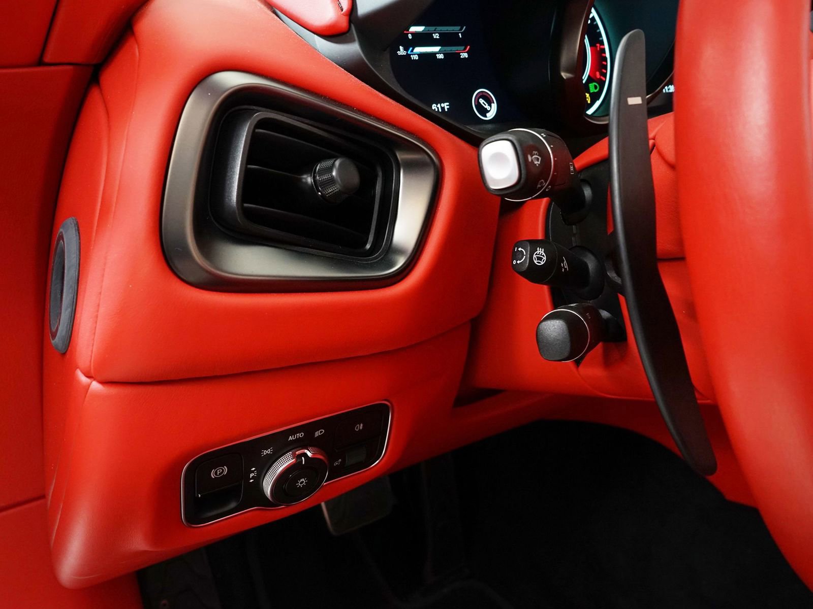 Used 2022 Aston Martin DBS Superleggera Volante image 18