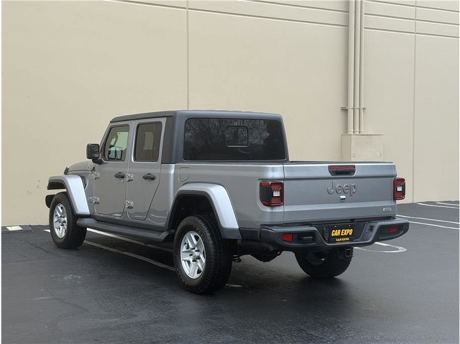 Used 2020 Jeep Gladiator Overland image 4