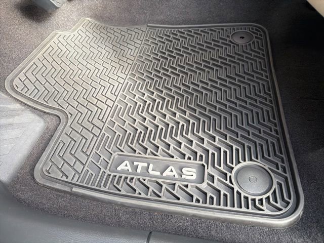 Used 2025 Volkswagen Atlas SE image 19