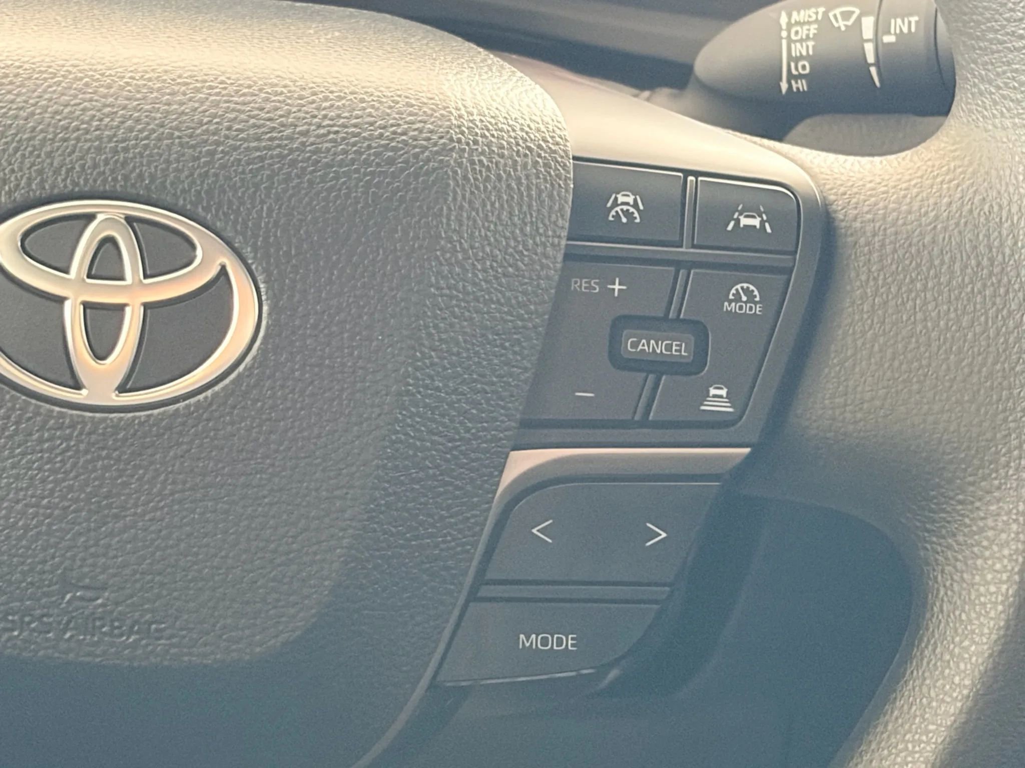 Used 2025 Toyota Camry SE image 25