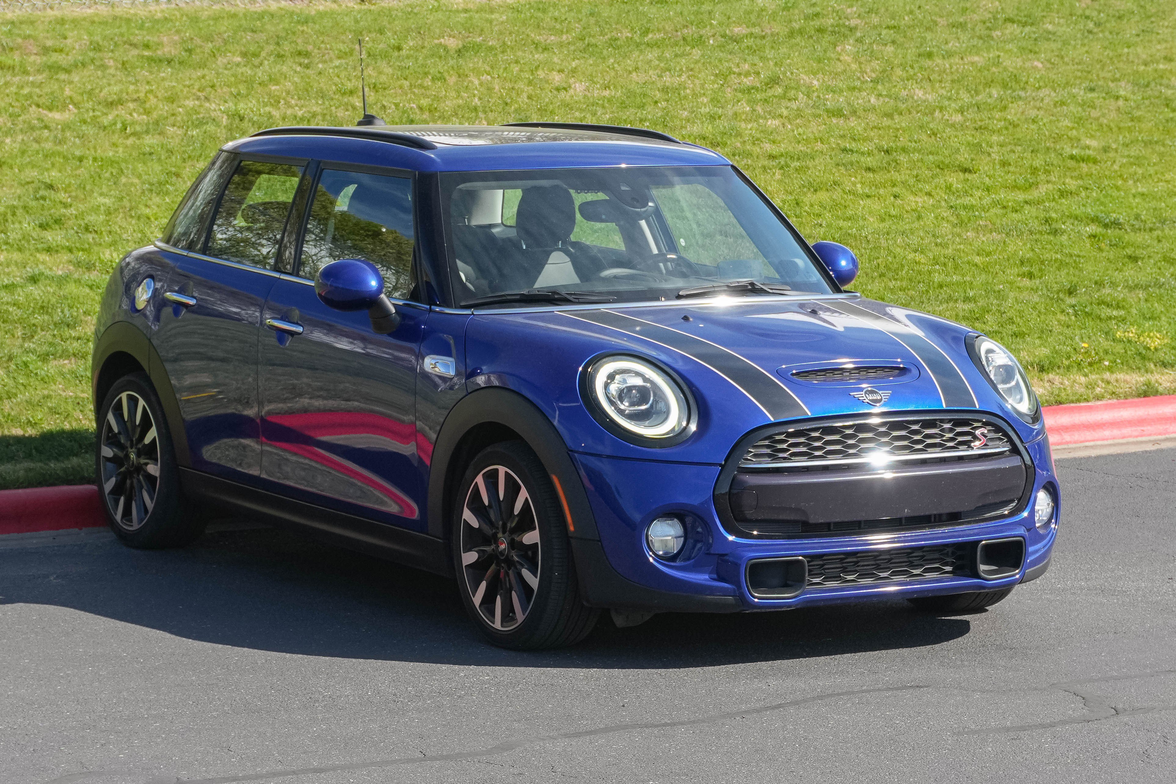 Used 2019 MINI Cooper S image 2