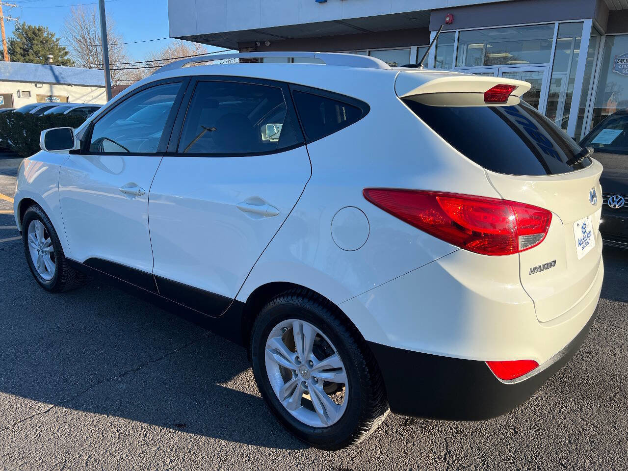 Used 2011 Hyundai Tucson GLS image 12