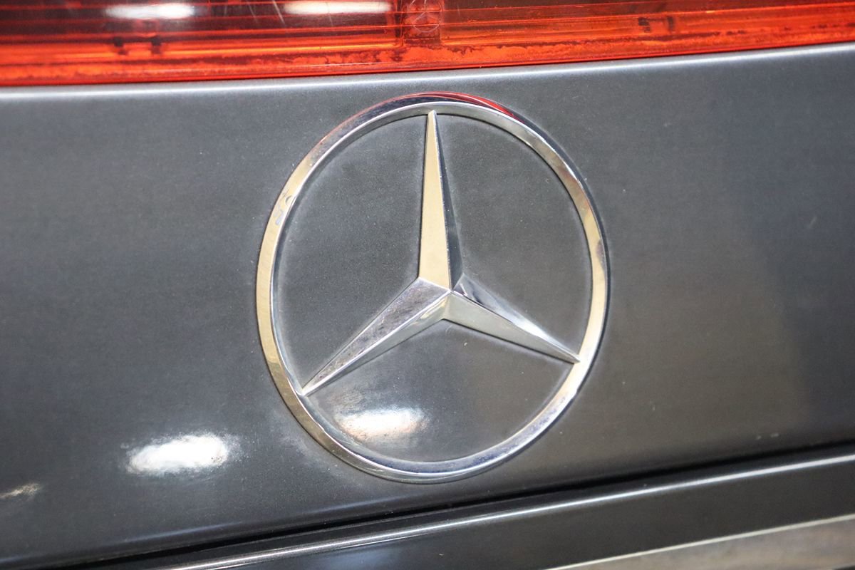 Used 2005 Mercedes-Benz E 320 CDI Sedan image 20