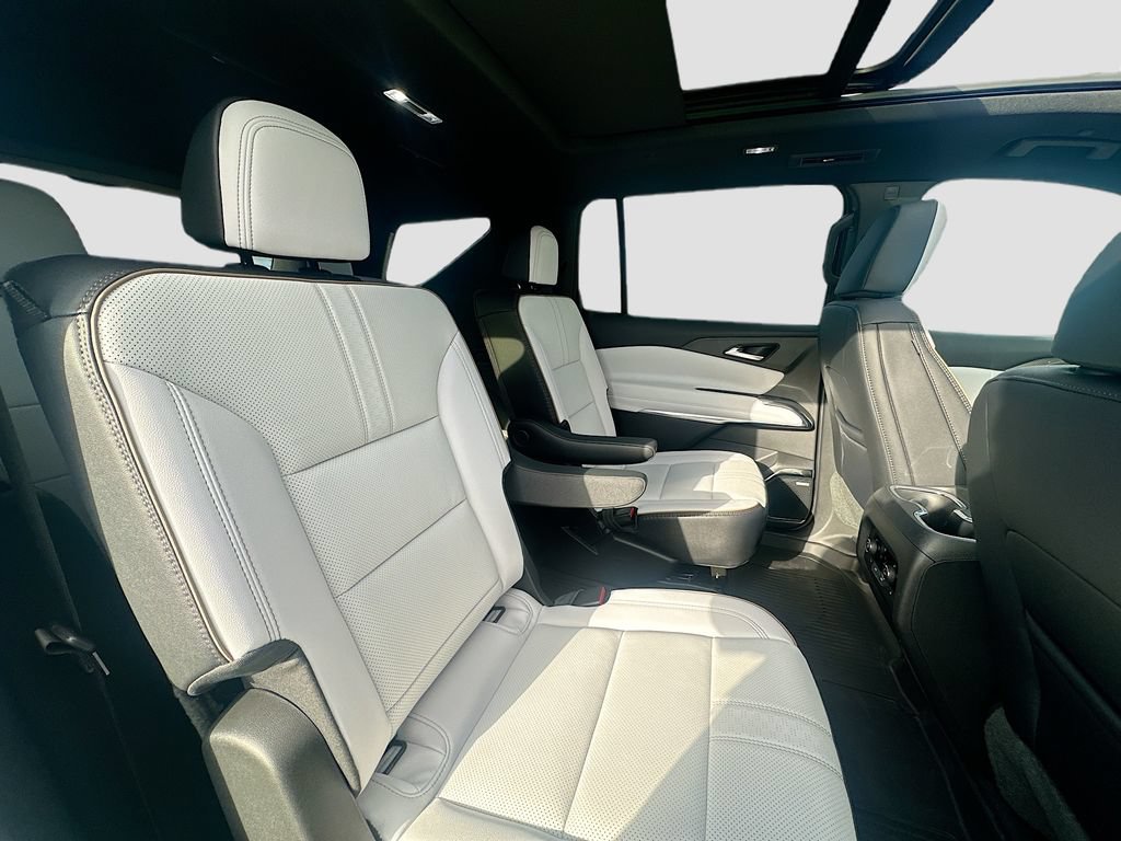 New 2026 Chevrolet Traverse High Country w/ LPO, Floor Liner Package AWD/4WD image 32
