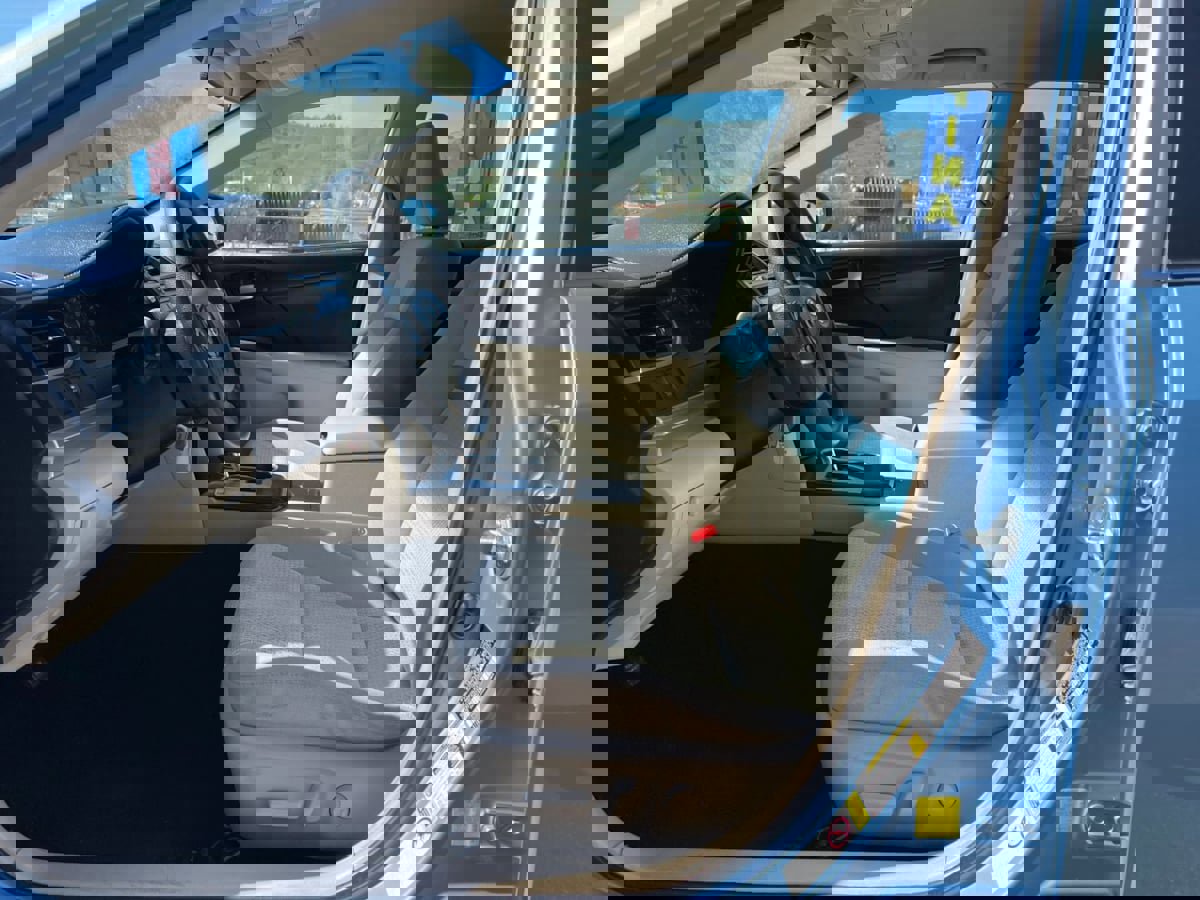 Used 2013 Toyota Camry LE image 9