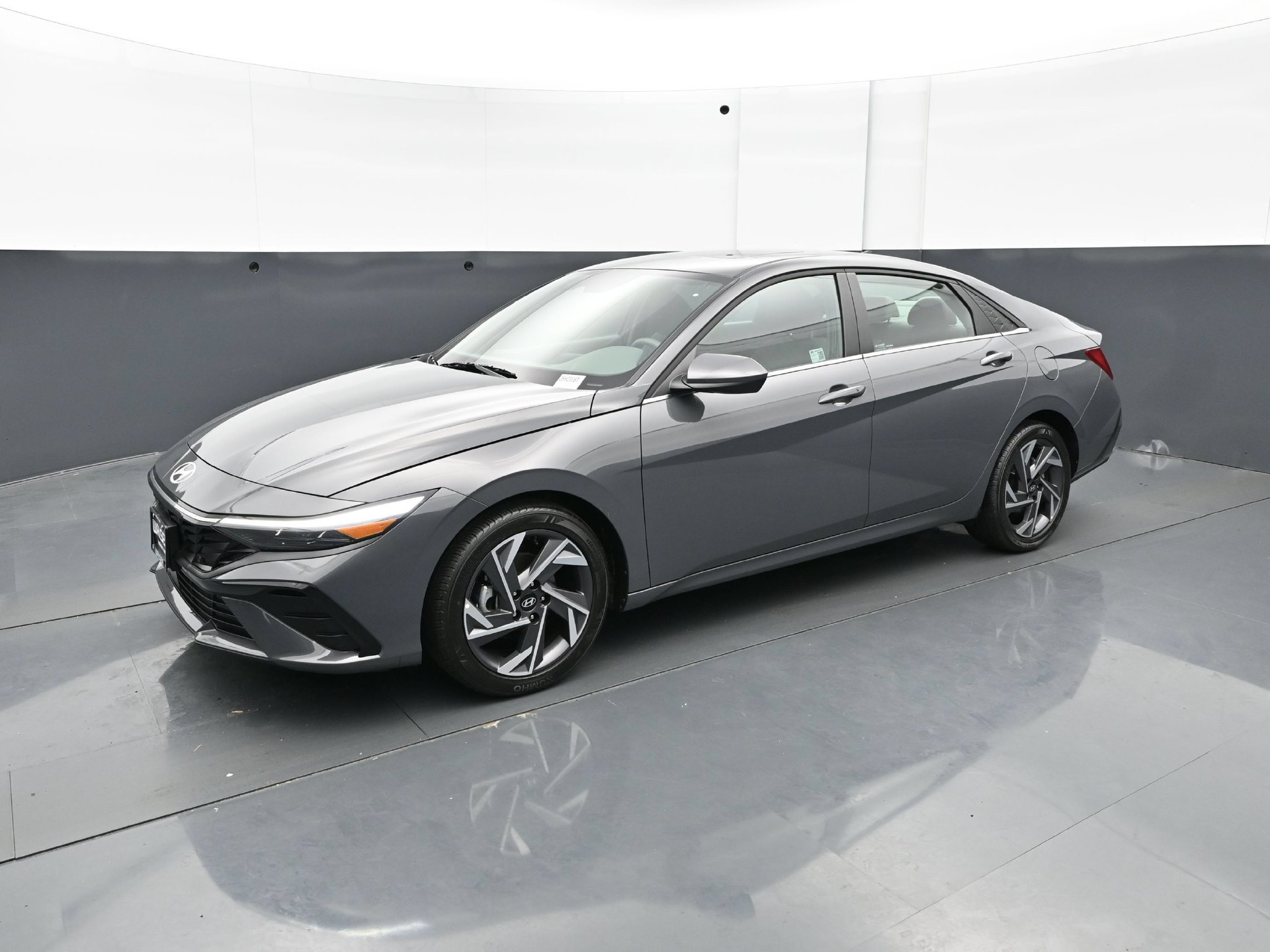 Used 2025 Hyundai Elantra SEL FWD image 2