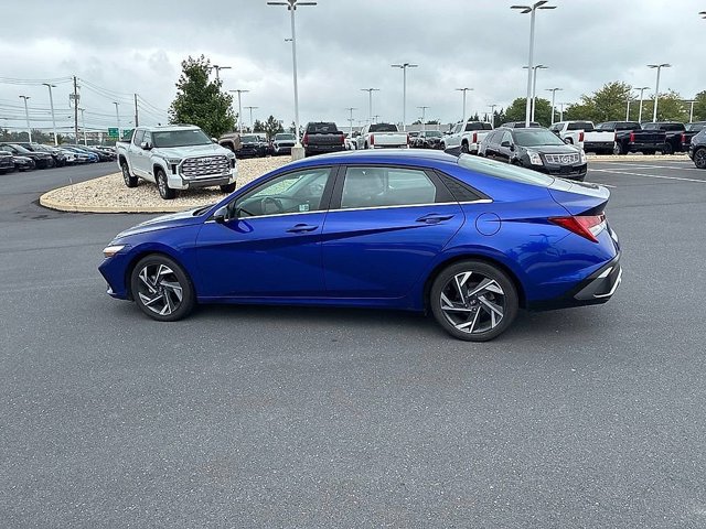 Used 2024 Hyundai Elantra Limited FWD image 15