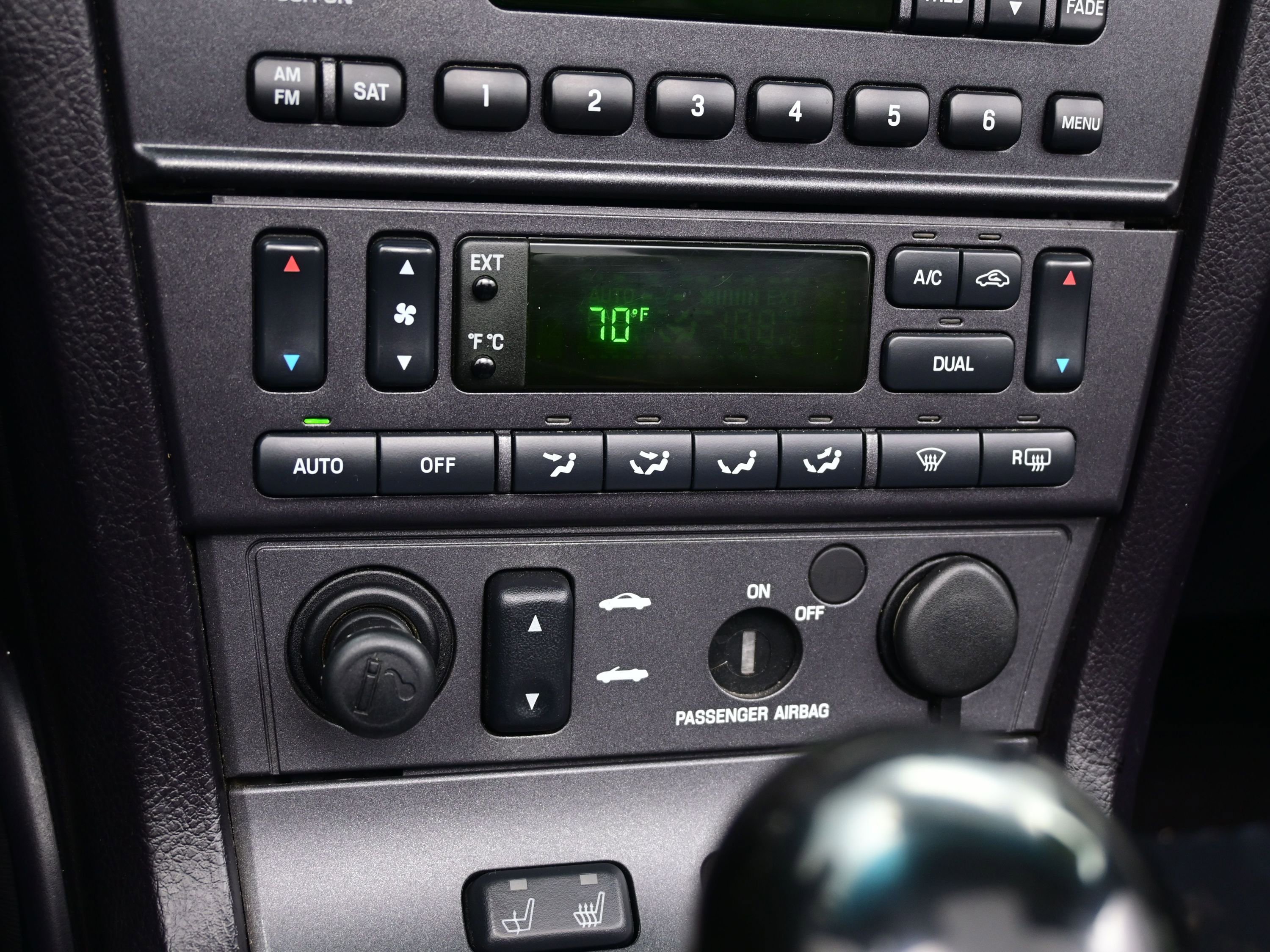 Used 2004 Ford Thunderbird image 17