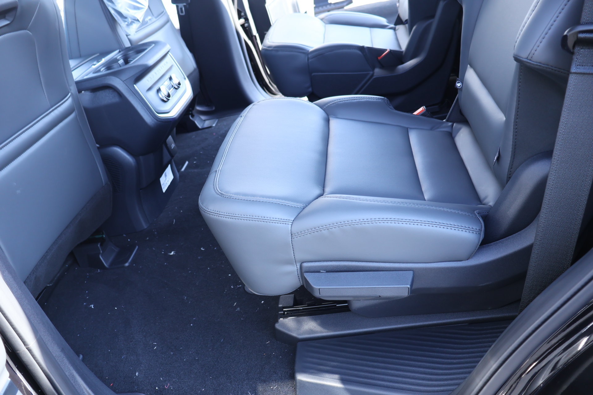 New 2026 Ford Expedition Active AWD/4WD image 13