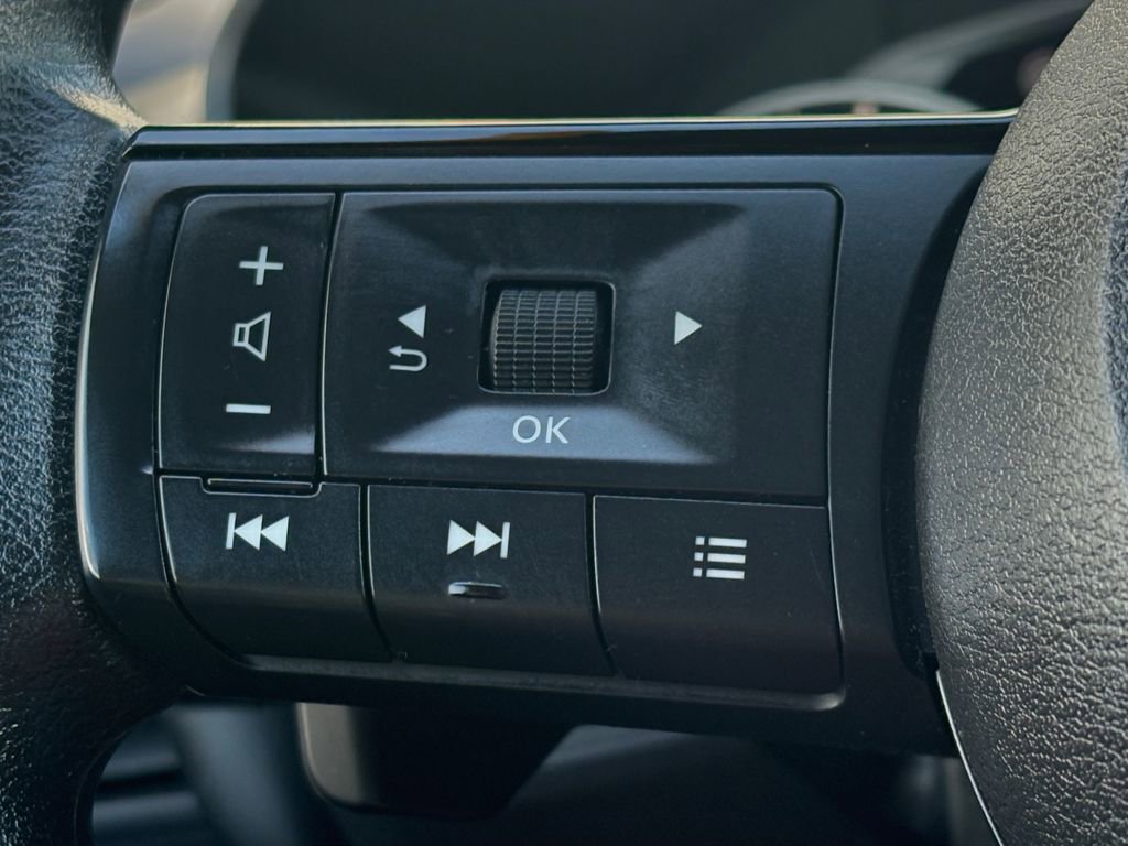 Used 2023 Nissan Rogue SV image 13