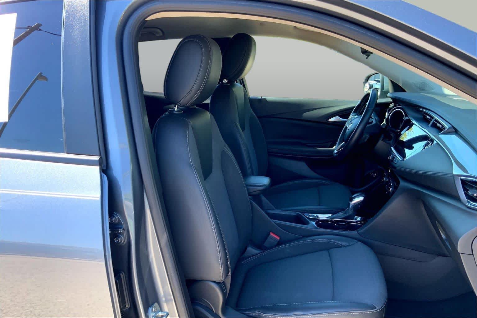 Used 2022 Buick Encore GX Select w/ Sport Touring Package FWD image 9