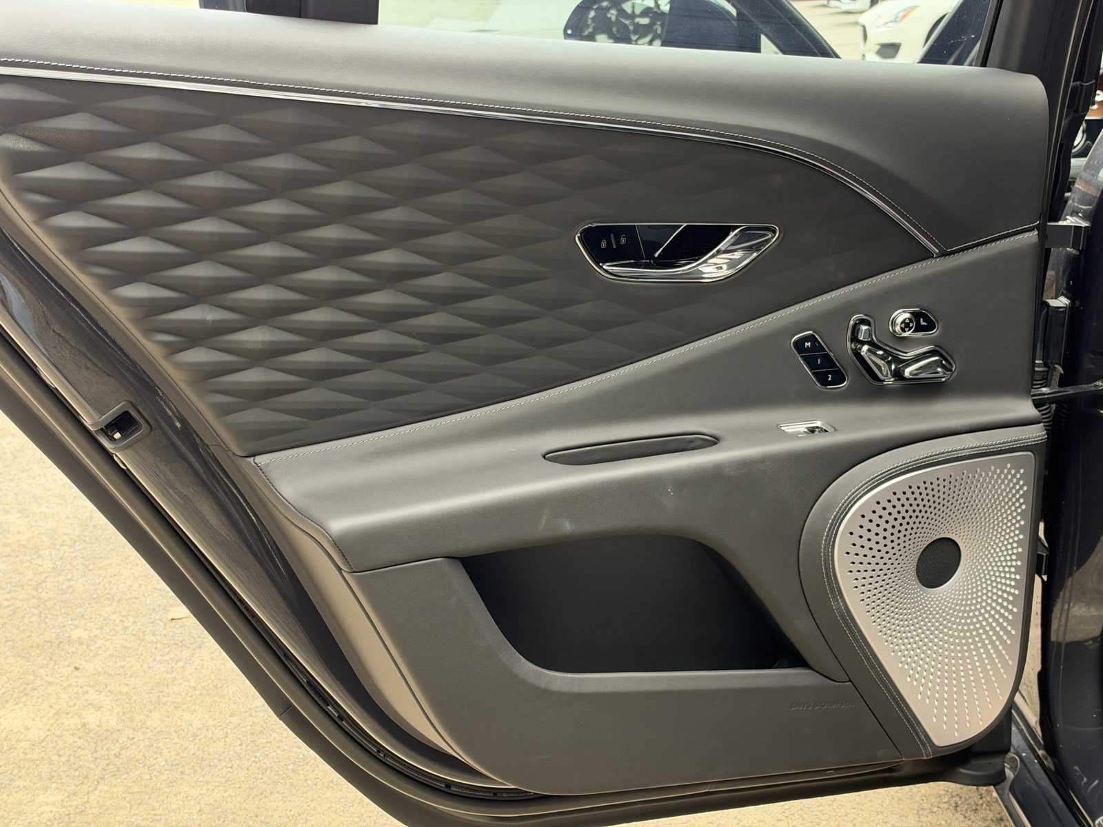 Certified 2023 Bentley Flying Spur W12 AWD/4WD image 35