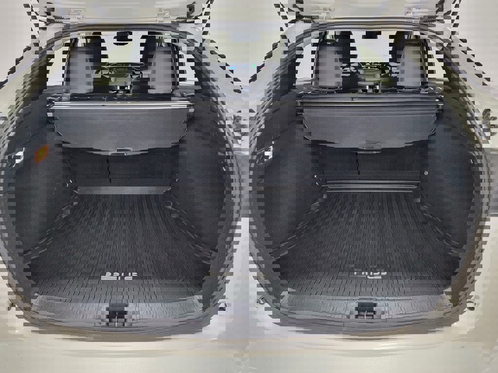 Used 2018 Toyota Prius Four w/ Advanced Technology Package image 32