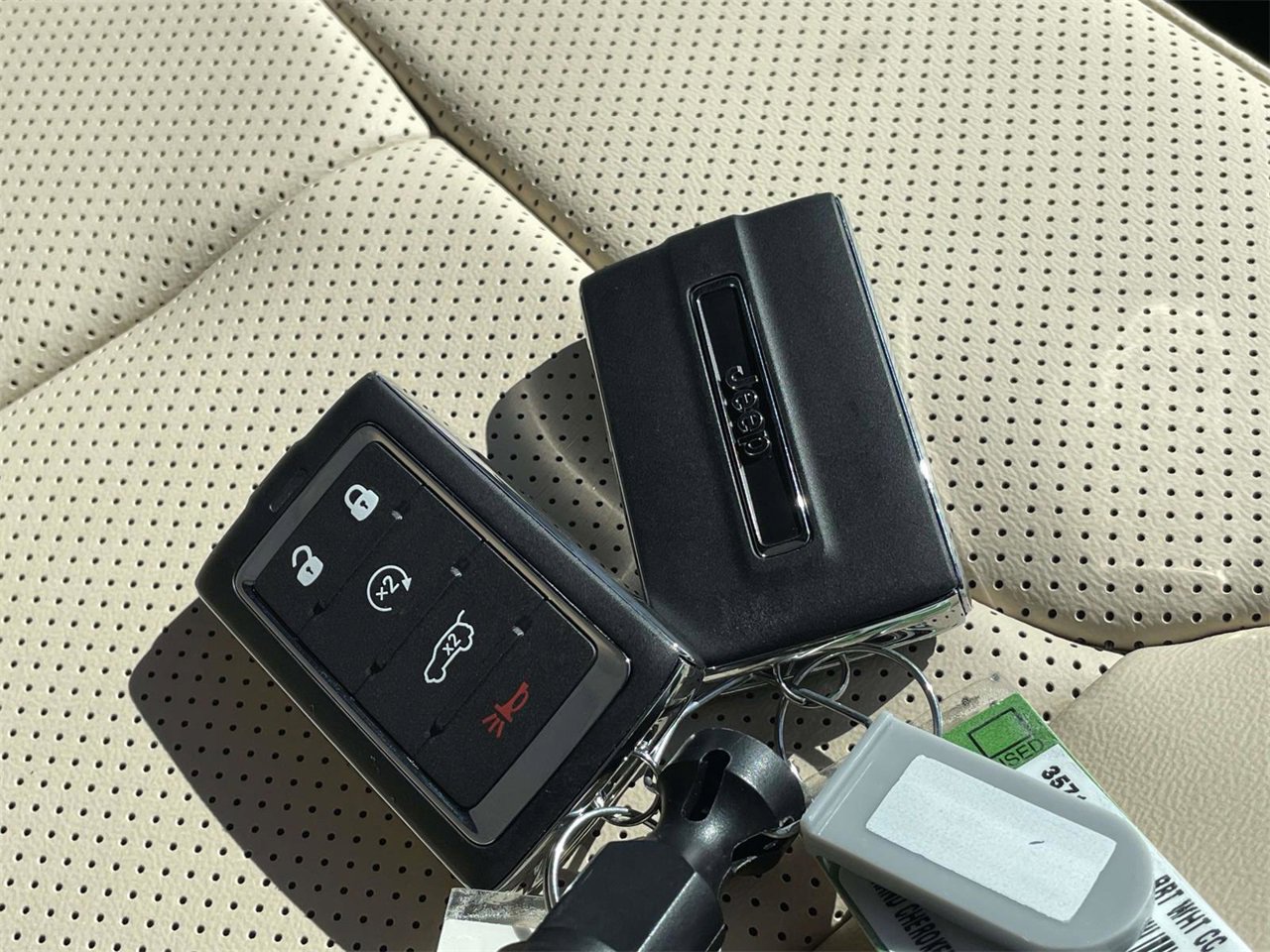 New 2025 Jeep Grand Cherokee Limited w/ Luxury Tech Group II image 36