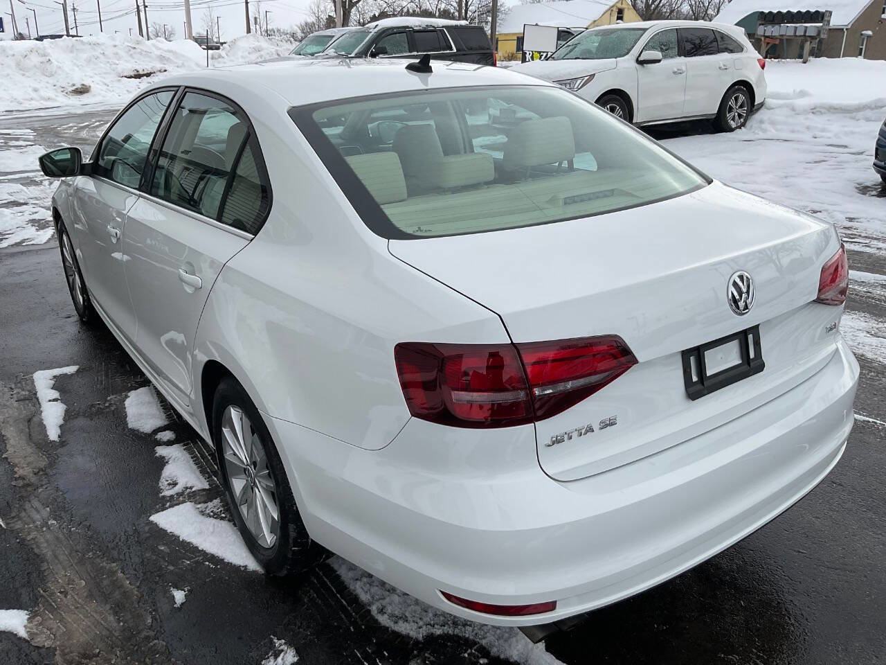 Used 2016 Volkswagen Jetta SE image 9