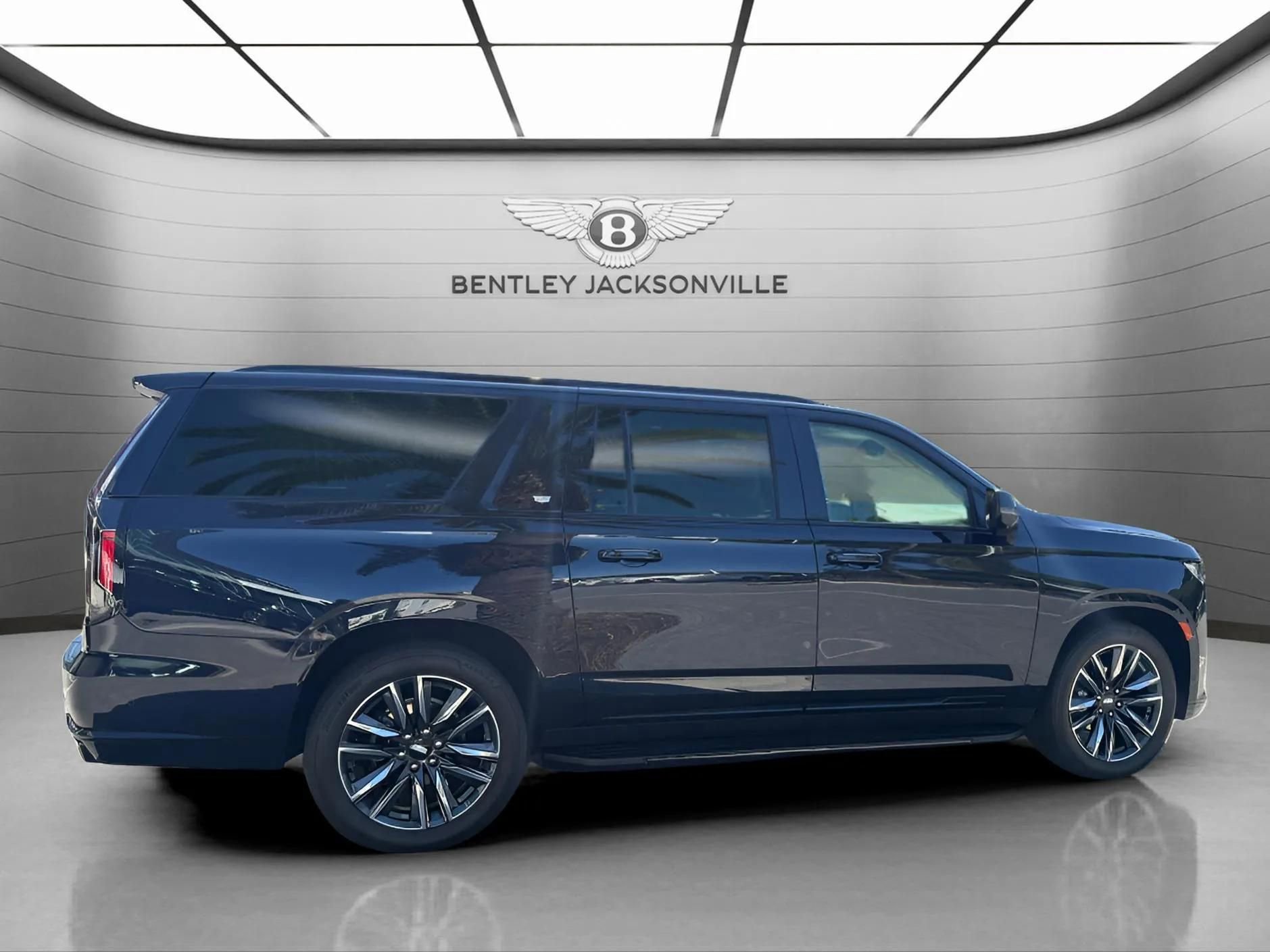 Used 2024 Cadillac Escalade ESV Sport Platinum w/ Heavy-Duty Trailer Package image 5