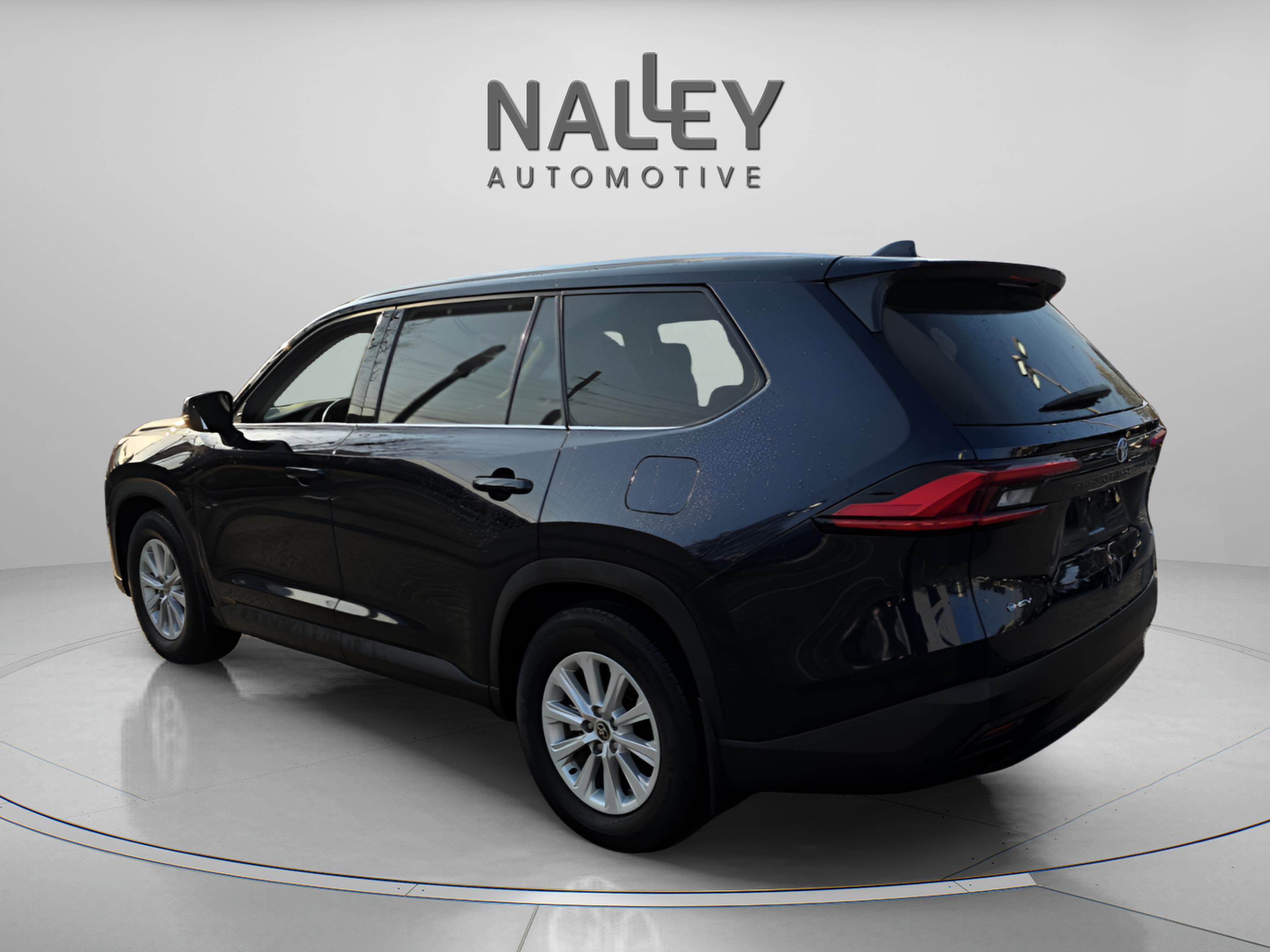 Used 2024 Toyota Grand Highlander XLE image 3