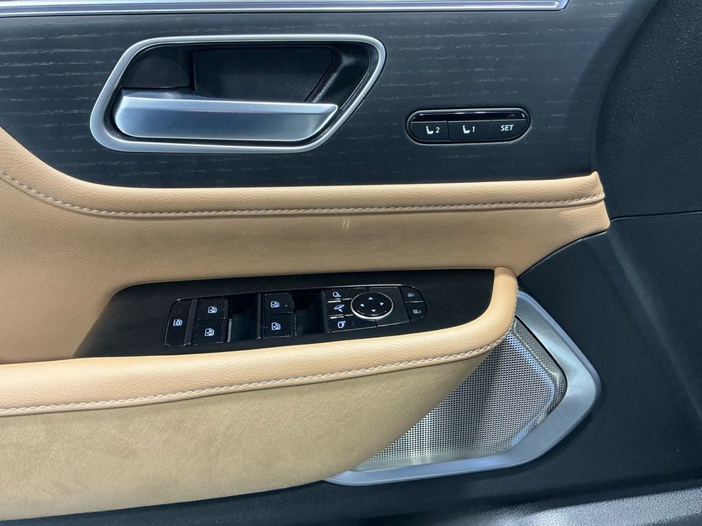 Used 2025 INFINITI QX80 Sensory image 41