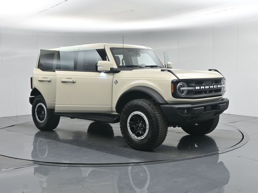 Certified 2025 Ford Bronco Outer Banks w/ Sasquatch Package AWD/4WD image 35