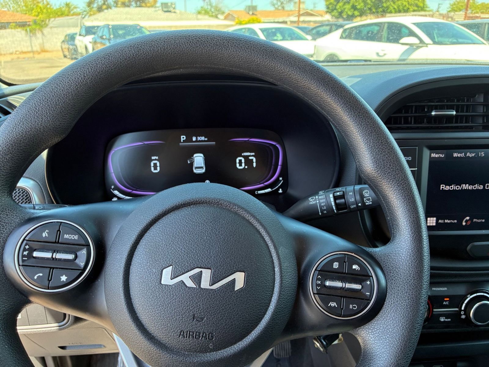 Used 2025 Kia Soul LX w/ LX Technology Package FWD image 32