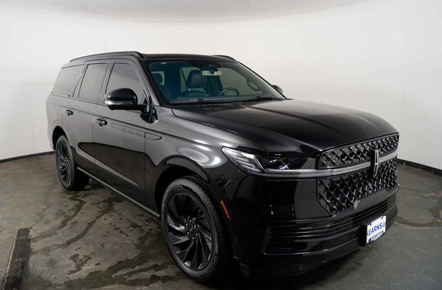 Used 2025 Lincoln Navigator Reserve w/ Jet Appearance Package image 2