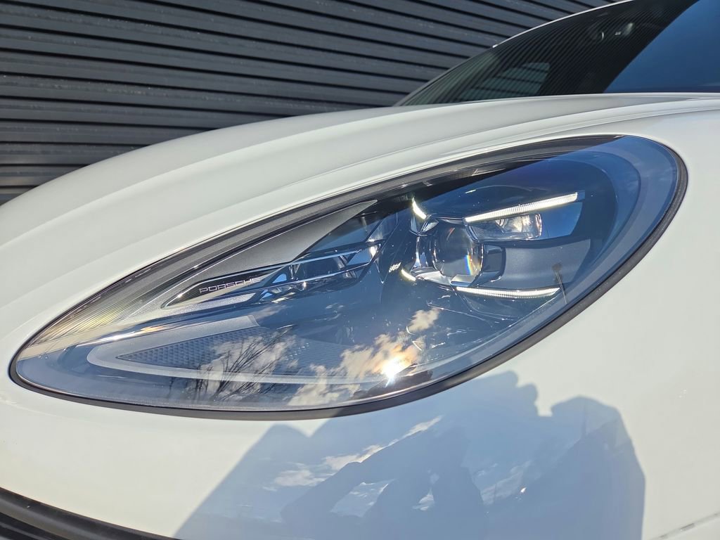 Certified 2022 Porsche Macan AWD/4WD image 25