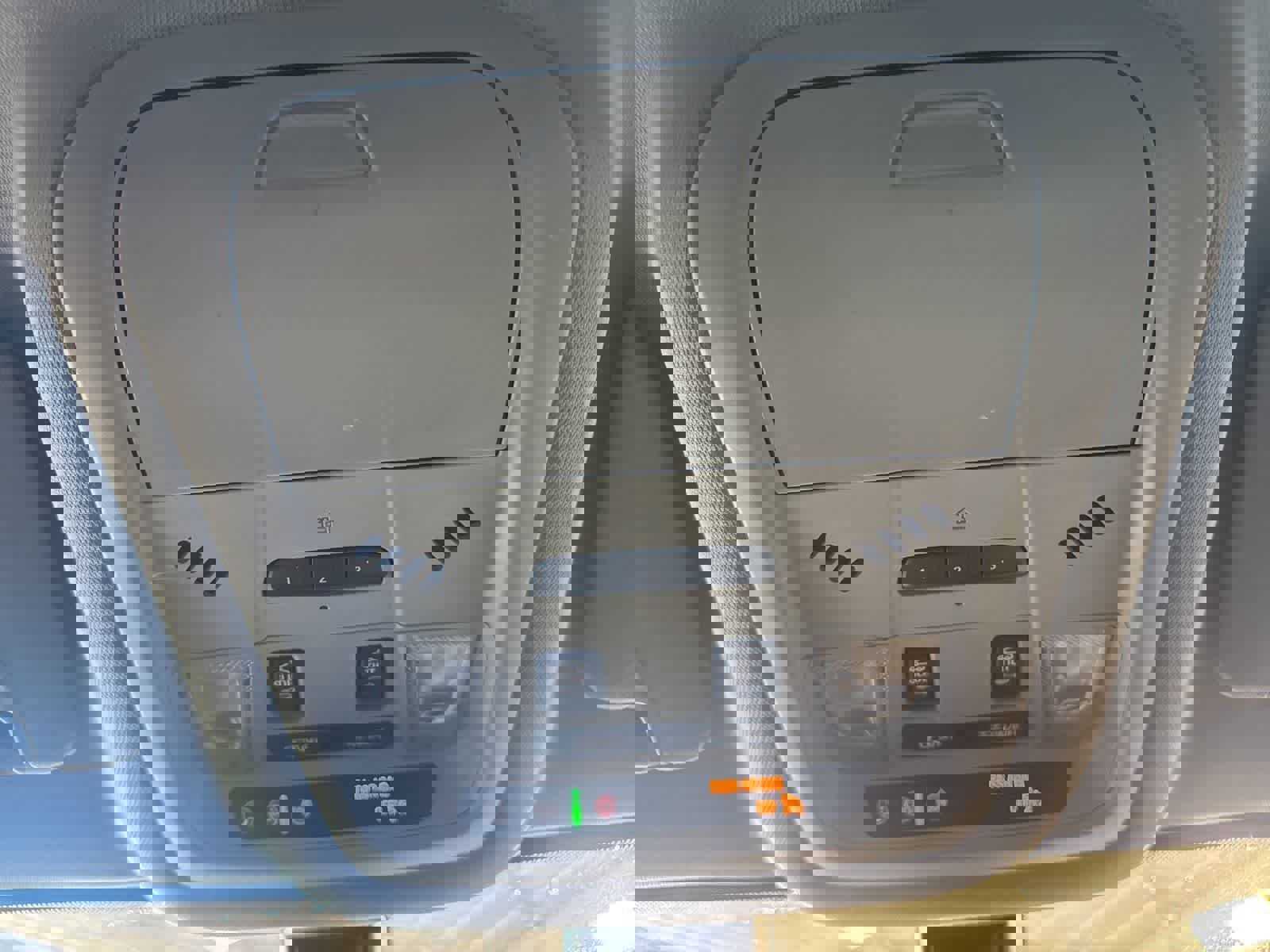 Used 2020 GMC Acadia SLT w/ Premium Package image 28