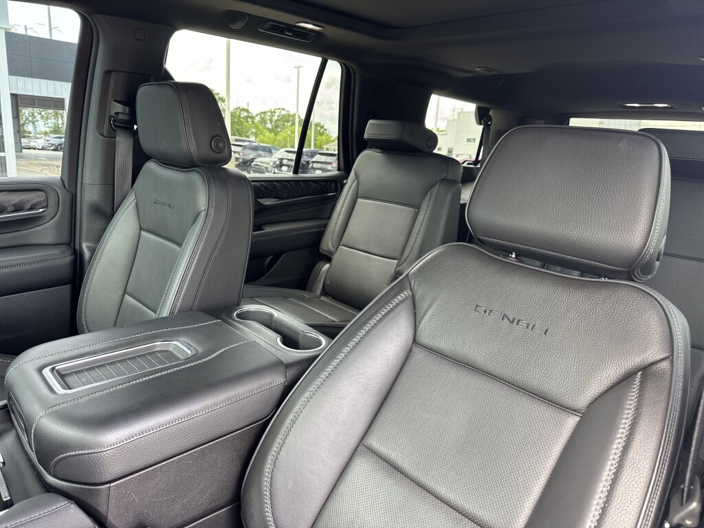 Used 2023 GMC Yukon Denali AWD/4WD image 28