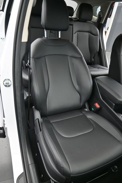 Used 2025 Kia Sportage EX image 15