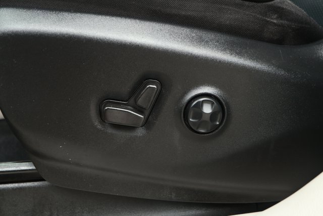 Used 2022 Chrysler Pacifica Touring-L image 24