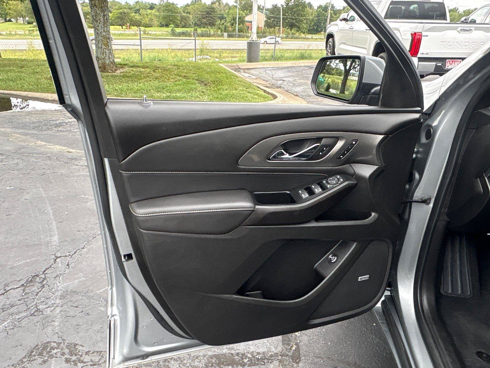 Used 2023 Chevrolet Traverse Premier AWD/4WD image 20