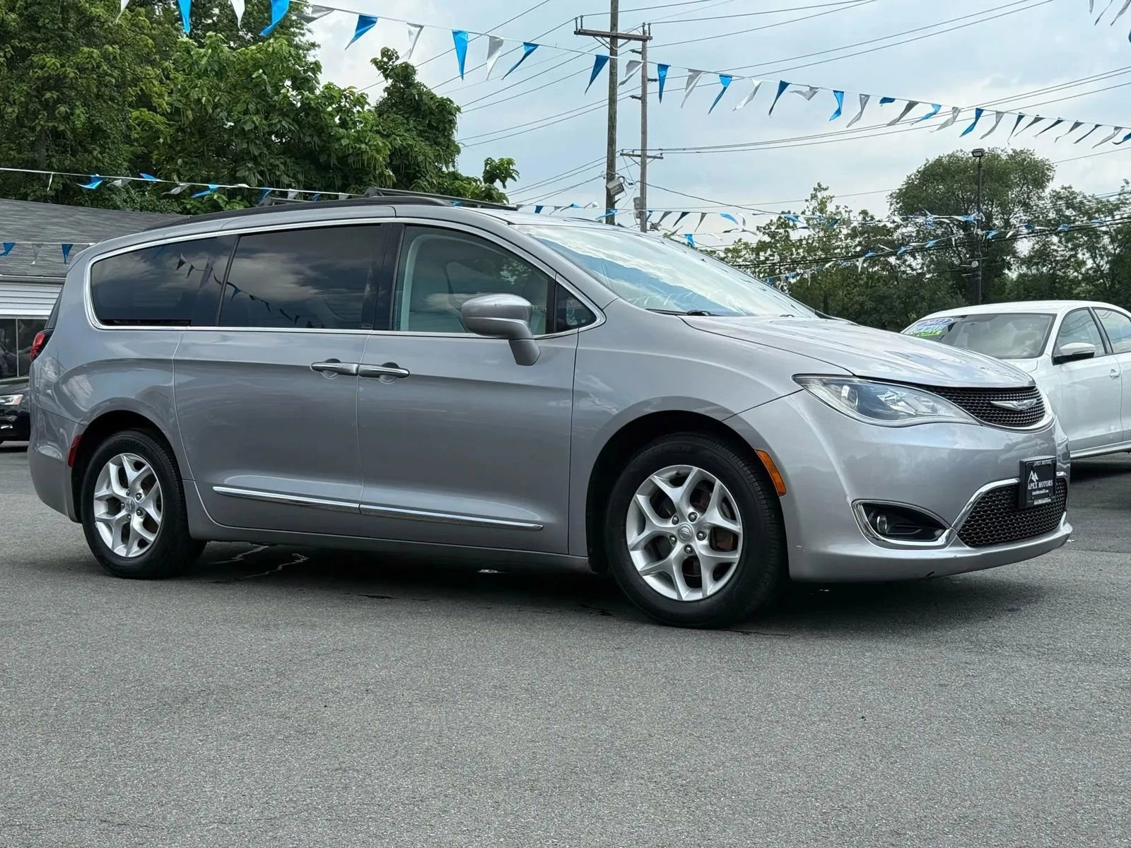 Used 2017 Chrysler Pacifica Touring-L w/ Tire & Wheel Group image 15