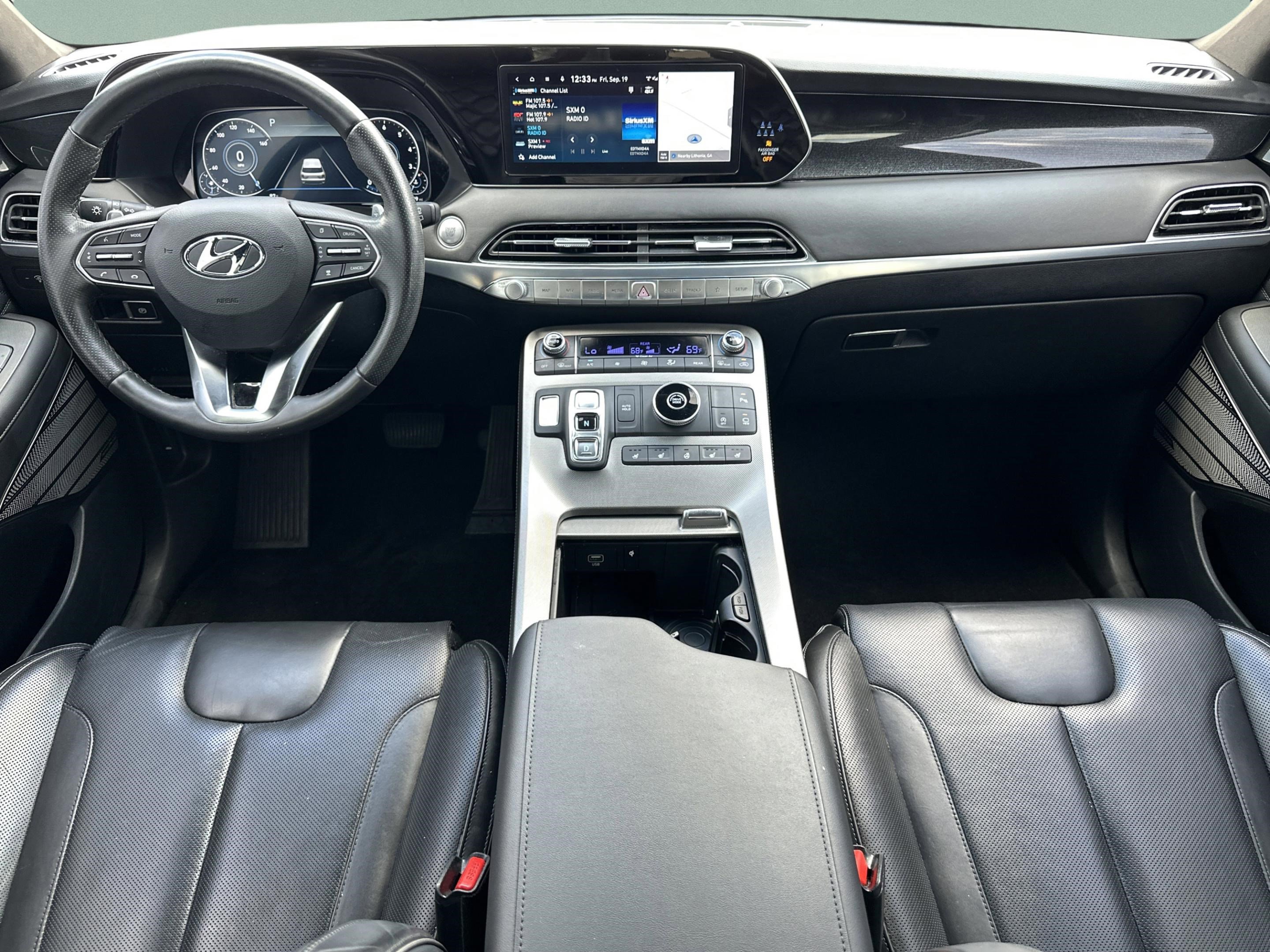 Used 2022 Hyundai Palisade Calligraphy image 2