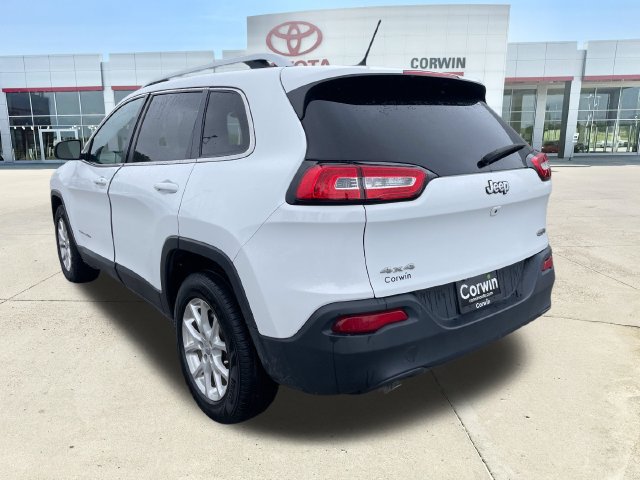 Used 2016 Jeep Cherokee Latitude w/ Cold Weather Group AWD/4WD image 5