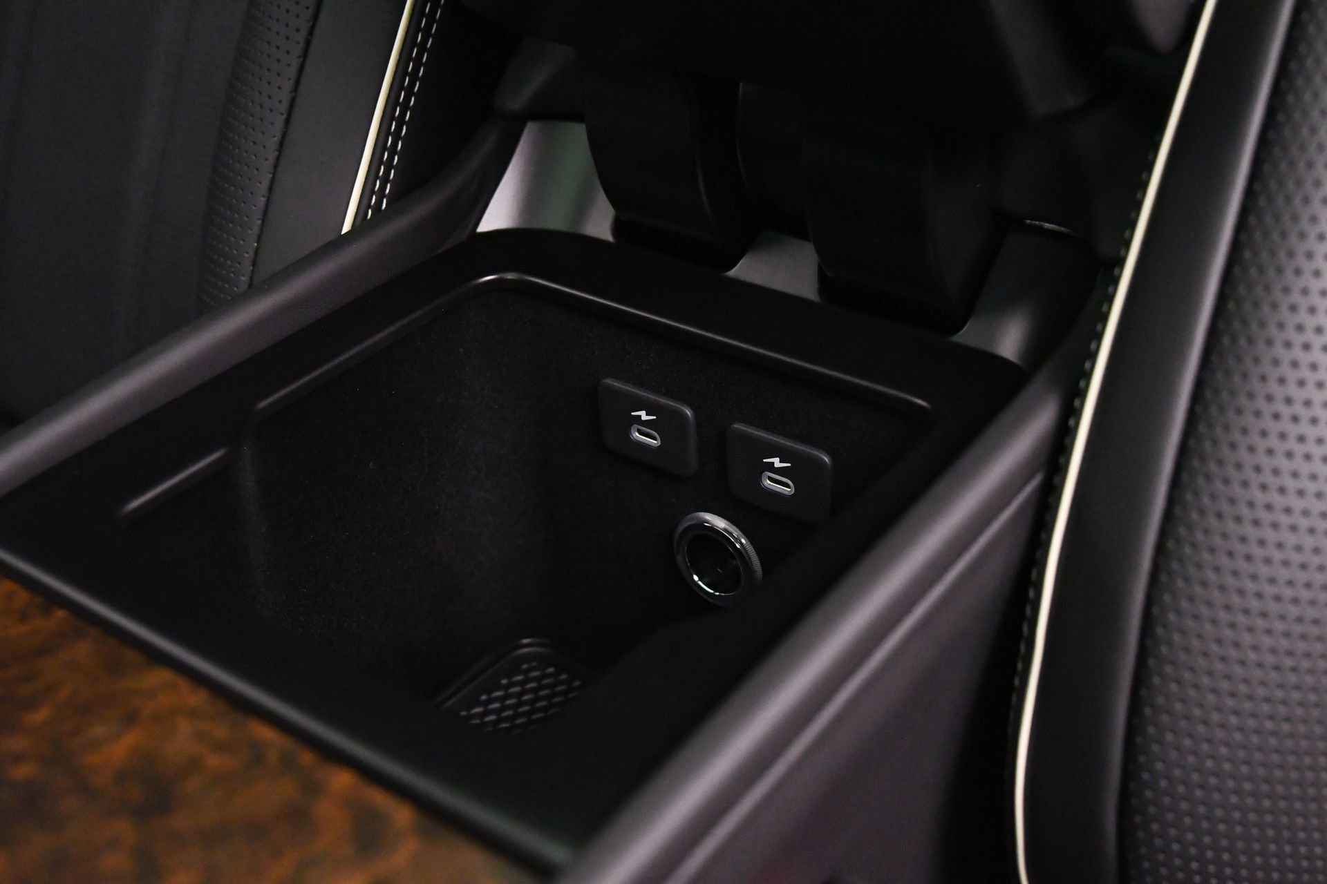 Used 2023 Bentley Bentayga Extended Wheelbase image 56