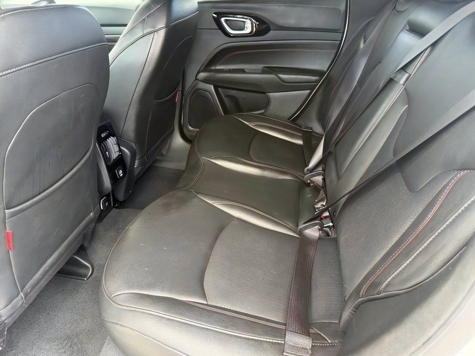 Used 2025 Jeep Compass Trailhawk AWD/4WD image 16