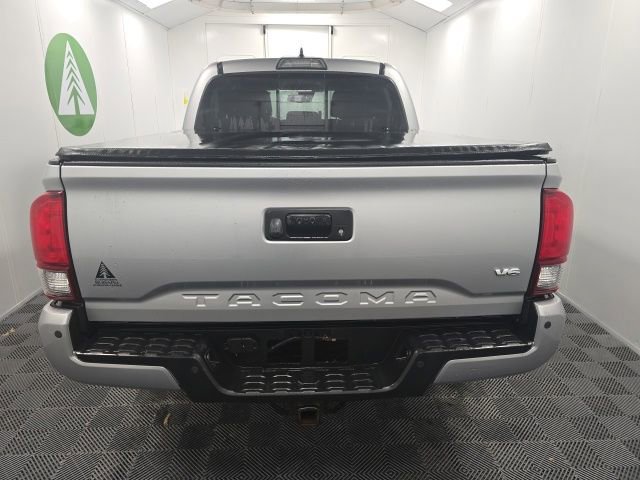 Used 2018 Toyota Tacoma TRD Off-Road w/ Technology Package AWD/4WD image 5