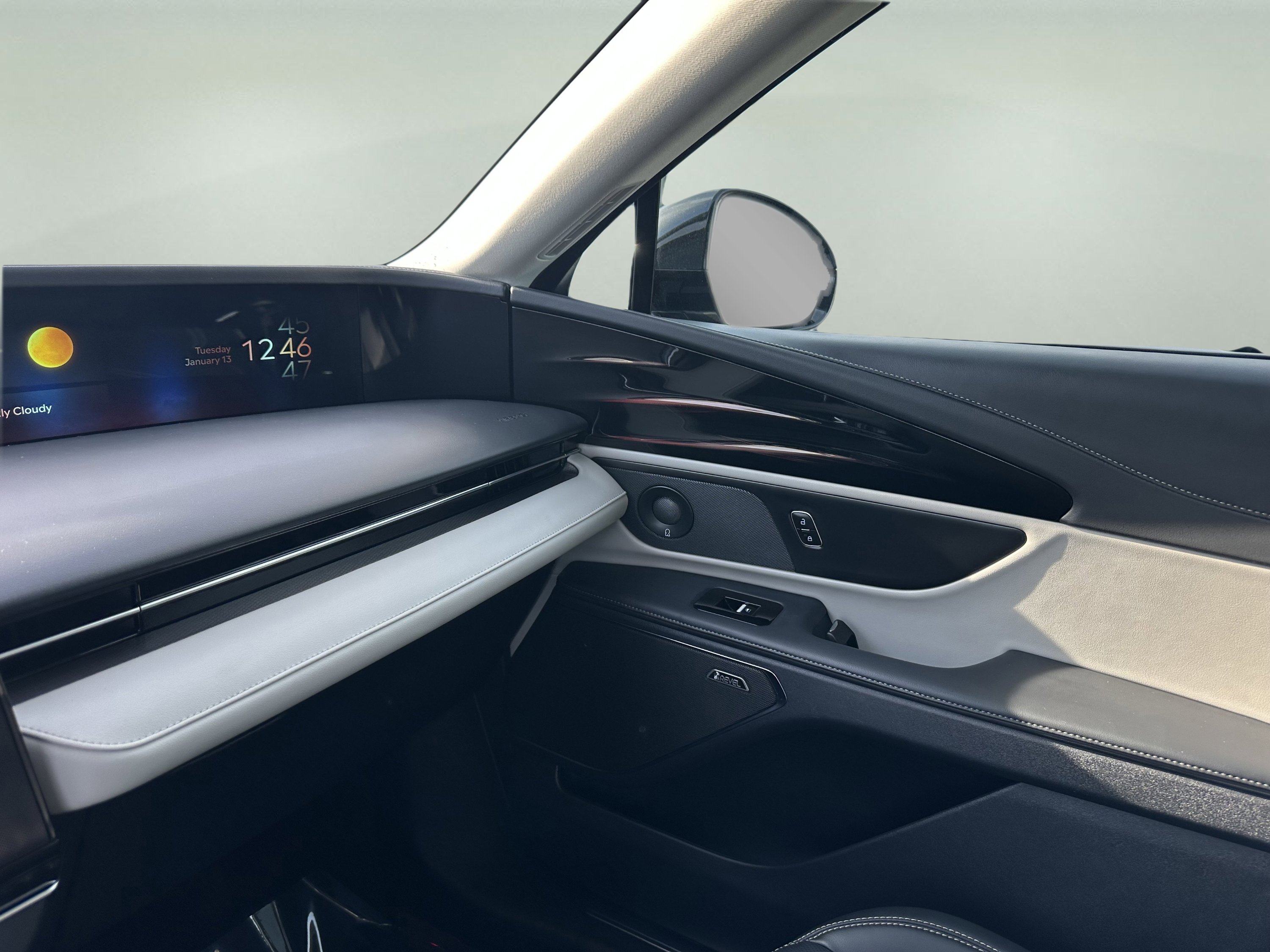 Used 2024 Lincoln Nautilus Premier w/ Equipment Group 102A image 17