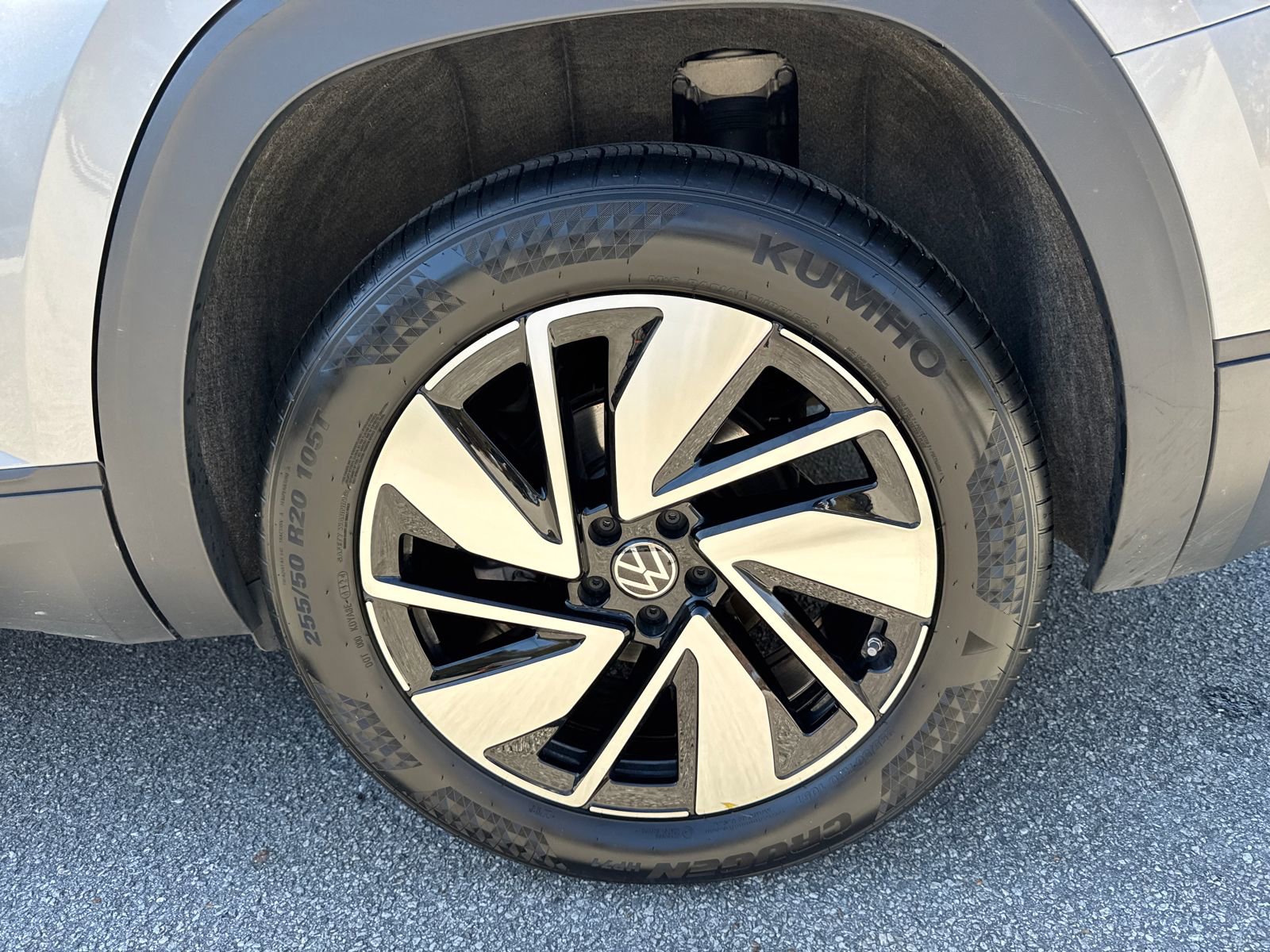 Used 2025 Volkswagen Atlas SE image 20