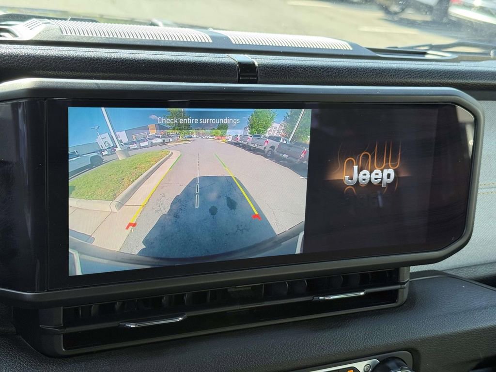 Used 2024 Jeep Wrangler Unlimited AWD/4WD image 30